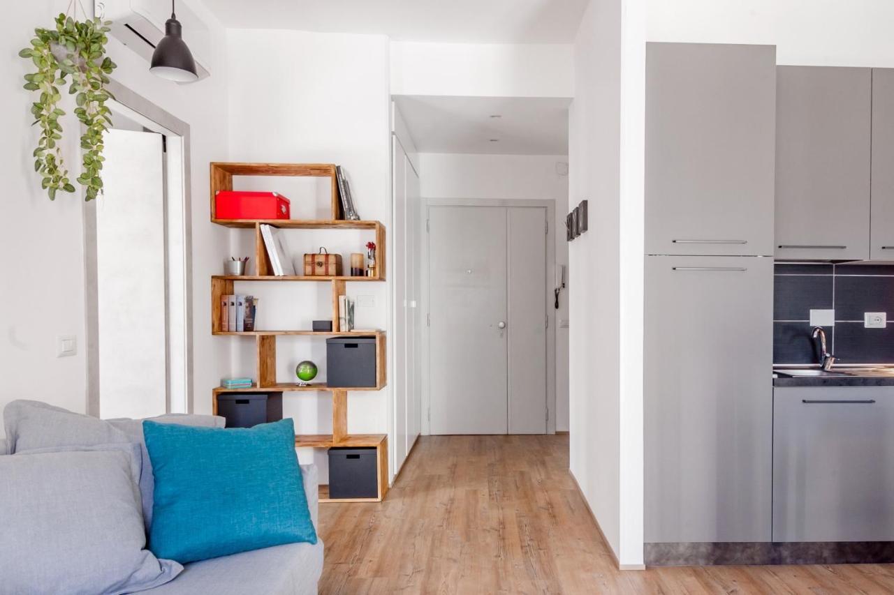 Open The Classic Wooden Shutters At A Cozy City Nest Firenze Kültér fotó