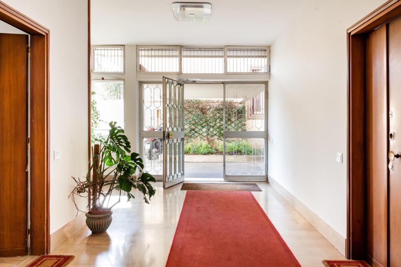 Open The Classic Wooden Shutters At A Cozy City Nest Firenze Kültér fotó
