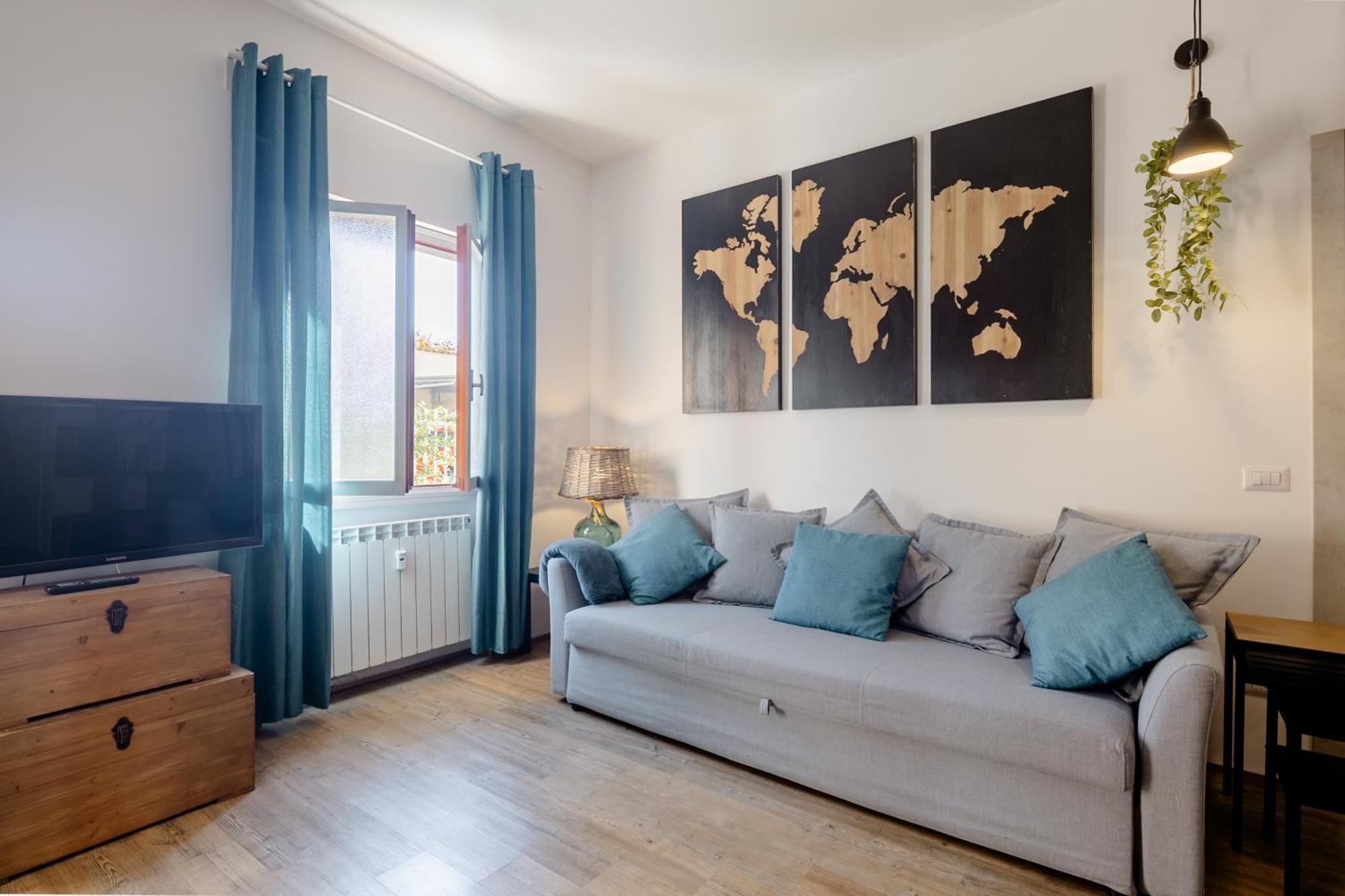 Open The Classic Wooden Shutters At A Cozy City Nest Firenze Kültér fotó