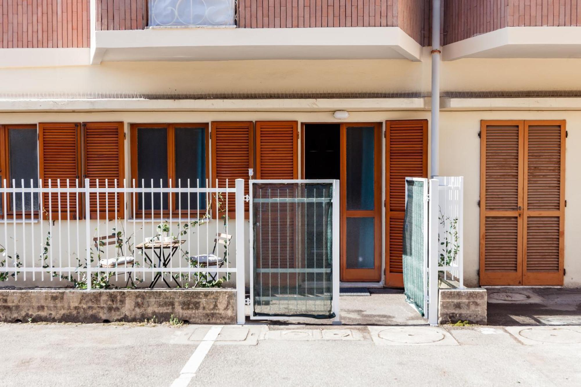 Open The Classic Wooden Shutters At A Cozy City Nest Firenze Kültér fotó